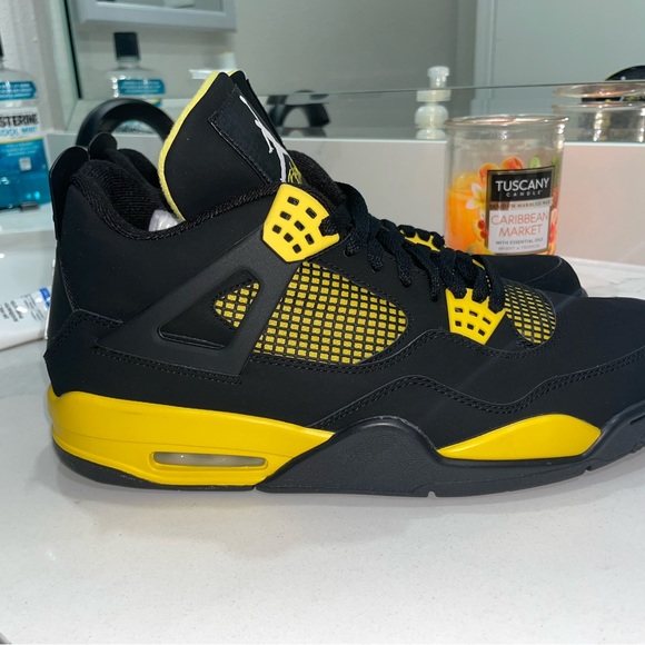 Jordan 4 thunder - Picture 4 of 7